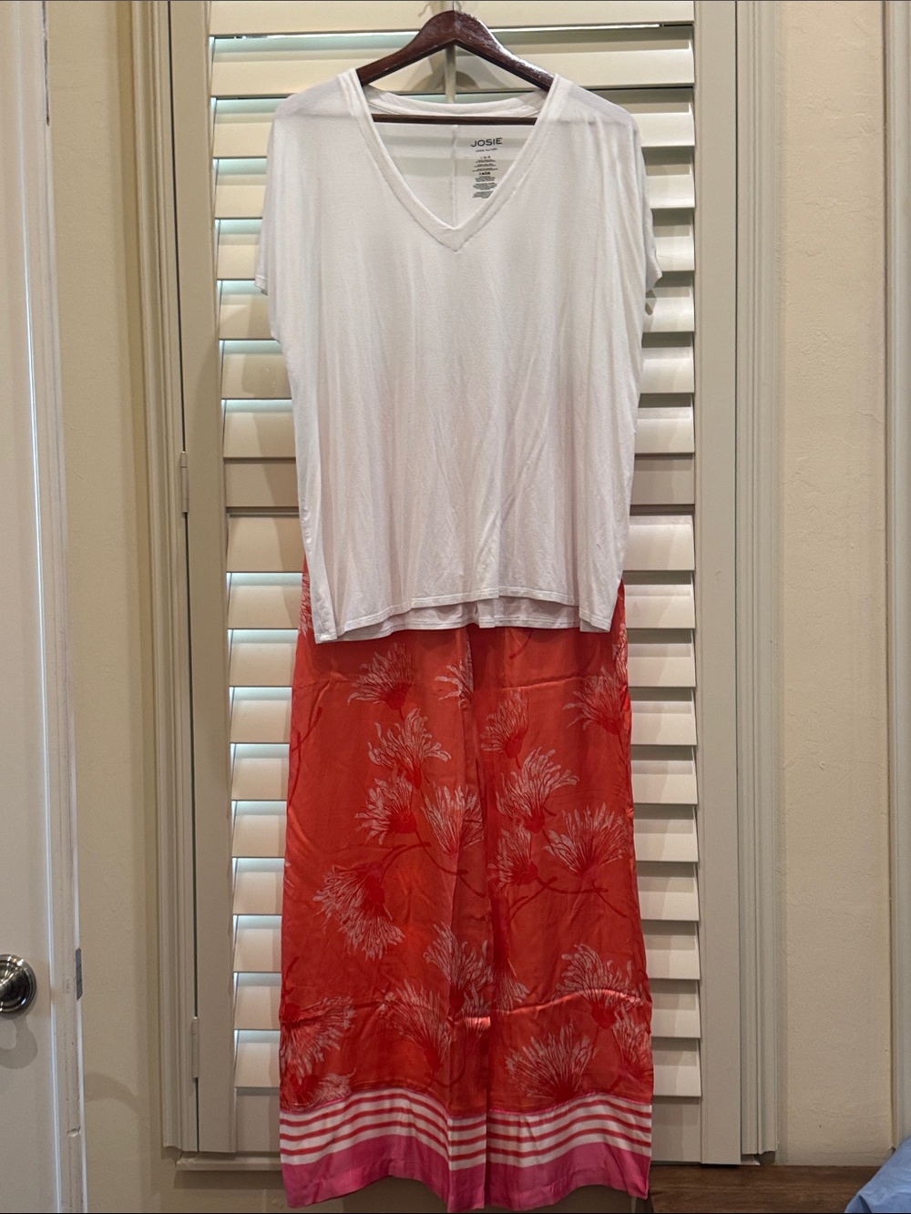 Anthropologie Coral Floral Pajama Pants & Natori White Top - Picture 3 of 7